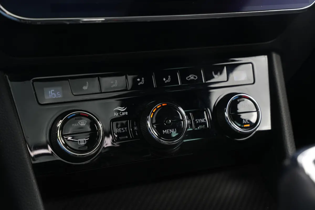 1.4 iV Sportline Panoramadak Canton 360 Camera Keyless Dab+ Side Assist Leder Alcantara Stoelverwarming