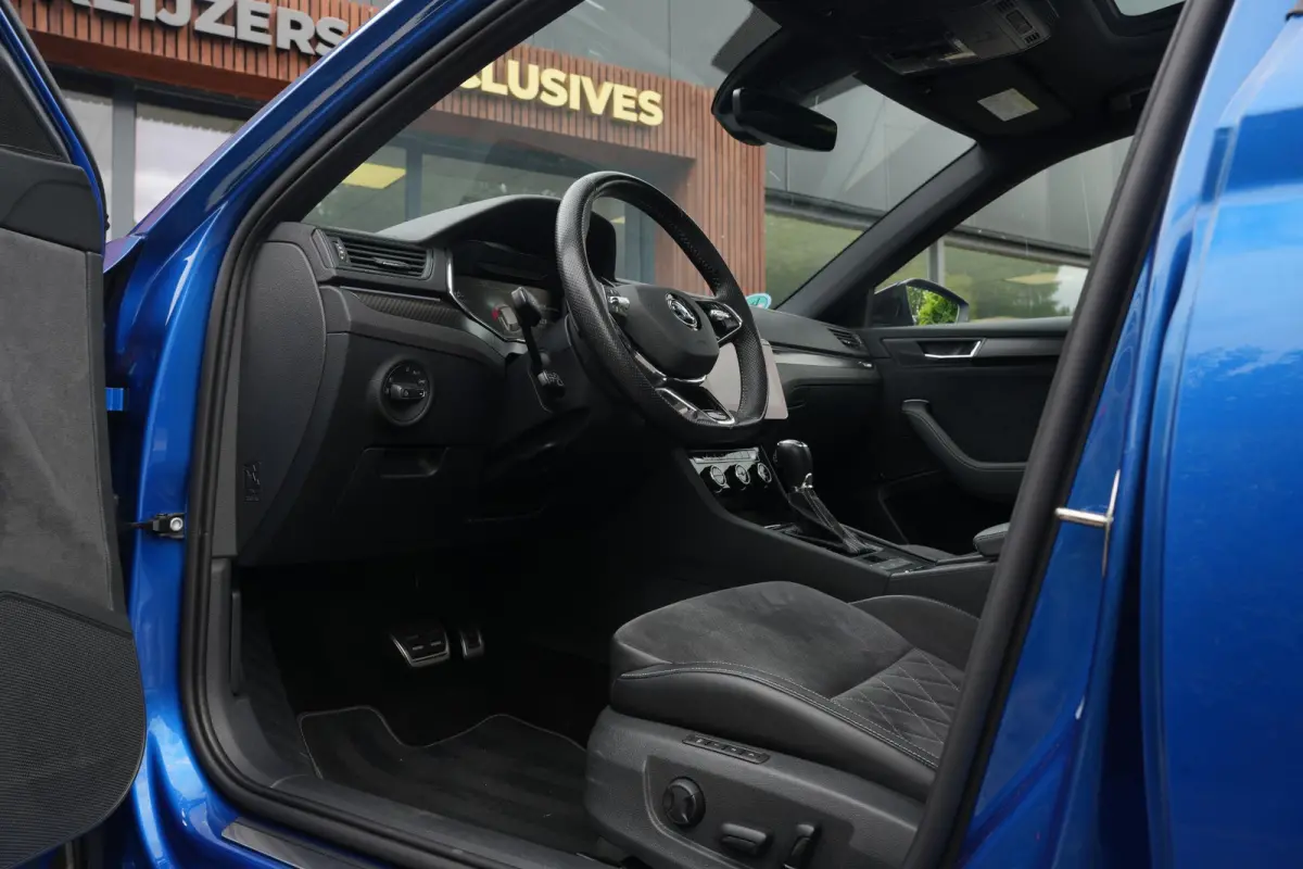 1.4 iV Sportline Panoramadak Canton 360 Camera Keyless Dab+ Side Assist Leder Alcantara Stoelverwarming