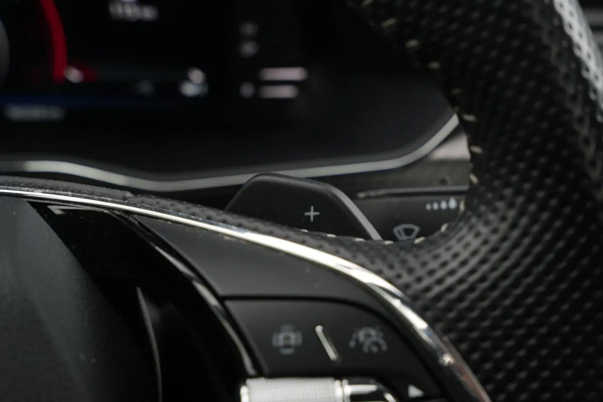 1.4 iV Sportline Panoramadak Canton 360 Camera Keyless Dab+ Side Assist Leder Alcantara Stoelverwarming