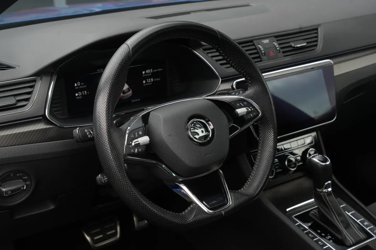 1.4 iV Sportline Panoramadak Canton 360 Camera Keyless Dab+ Side Assist Leder Alcantara Stoelverwarming