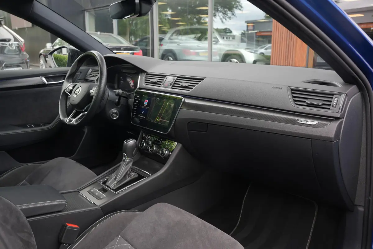 1.4 iV Sportline Panoramadak Canton 360 Camera Keyless Dab+ Side Assist Leder Alcantara Stoelverwarming