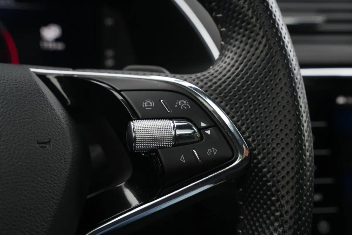 1.4 iV Sportline Panoramadak Canton 360 Camera Keyless Dab+ Side Assist Leder Alcantara Stoelverwarming