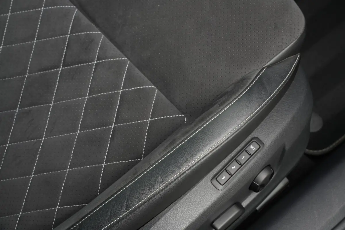 1.4 iV Sportline Panoramadak Canton 360 Camera Keyless Dab+ Side Assist Leder Alcantara Stoelverwarming
