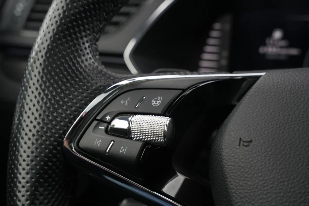 1.4 iV Sportline Panoramadak Canton 360 Camera Keyless Dab+ Side Assist Leder Alcantara Stoelverwarming