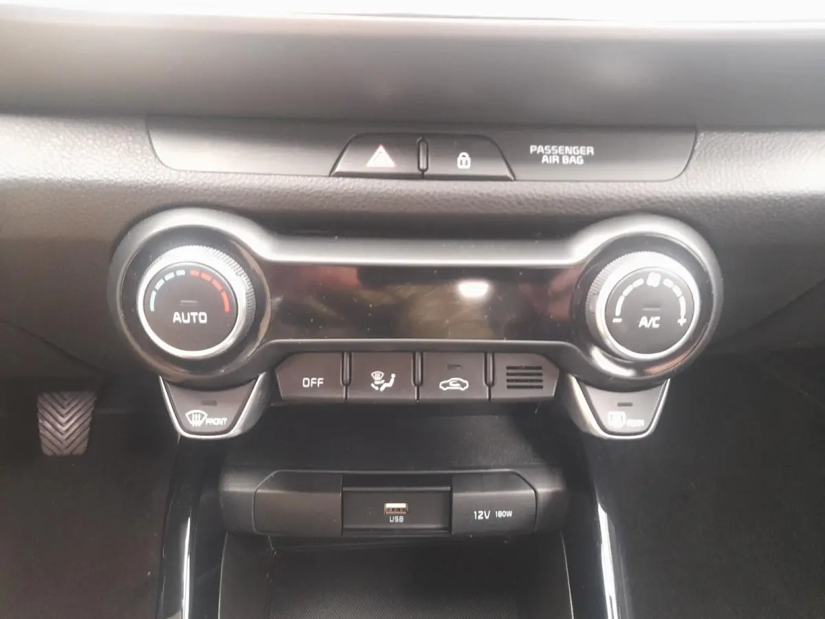 1.0 T-GDi MHEV DynamicPlusLine | Cruise Control Adaptief |Camera | Carplay | LM Velgen 16" | Fabrieksgarantie t/m 12-10-2031 + 3x 1 jaar* | NAP