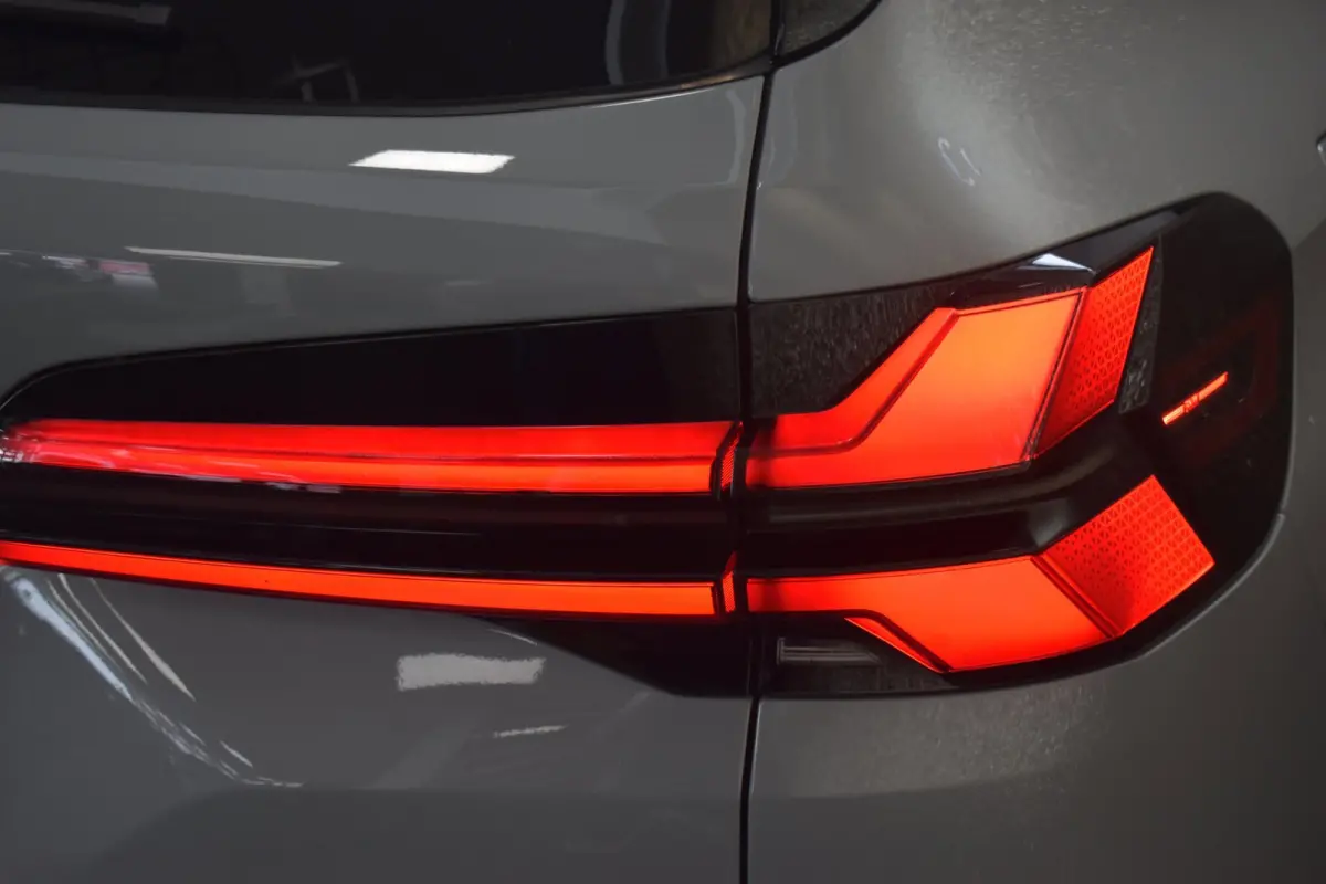 XDrive50e M-Sport Pro 489pk | AKRAPOVIC | ACHTERASBESTURING