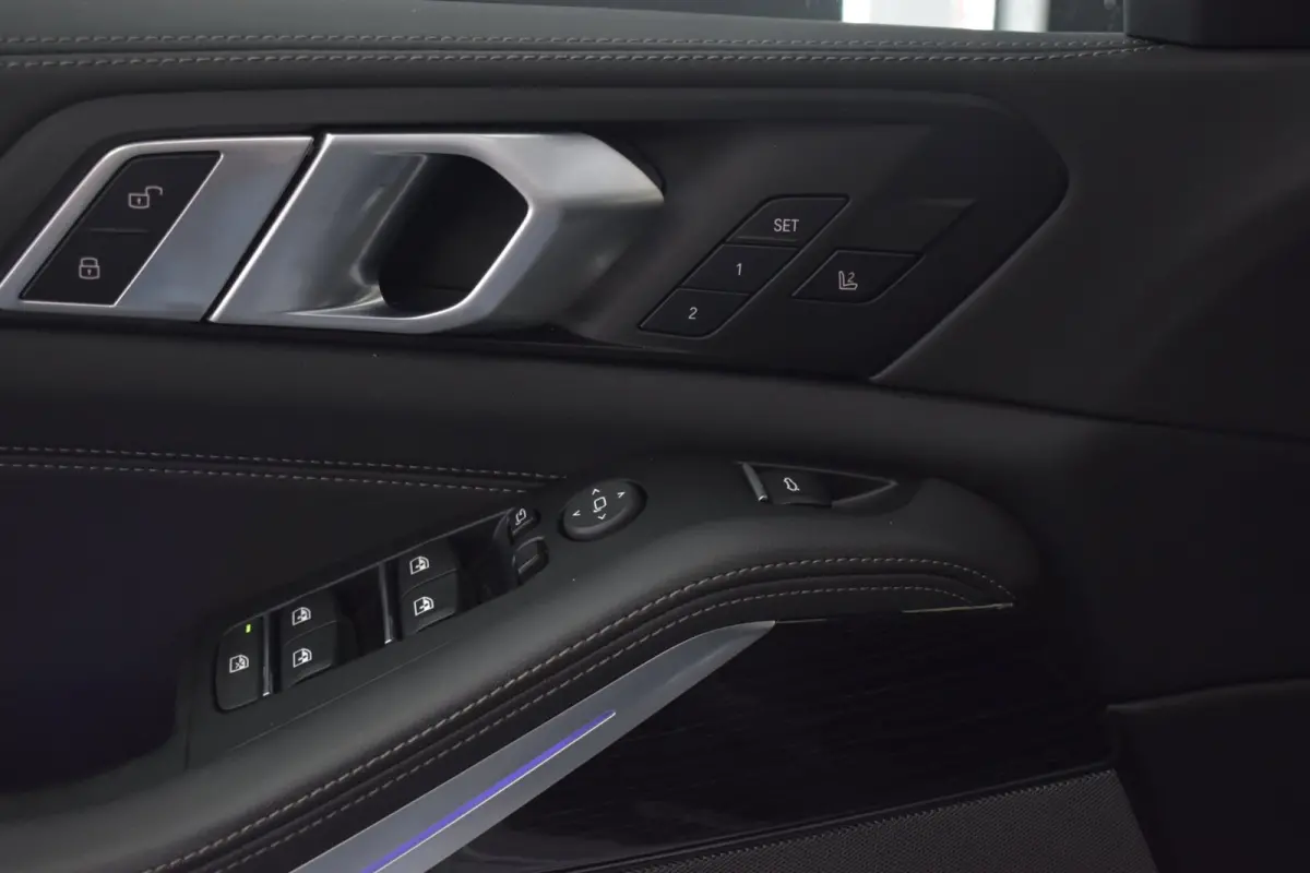 XDrive50e M-Sport Pro 489pk | AKRAPOVIC | ACHTERASBESTURING