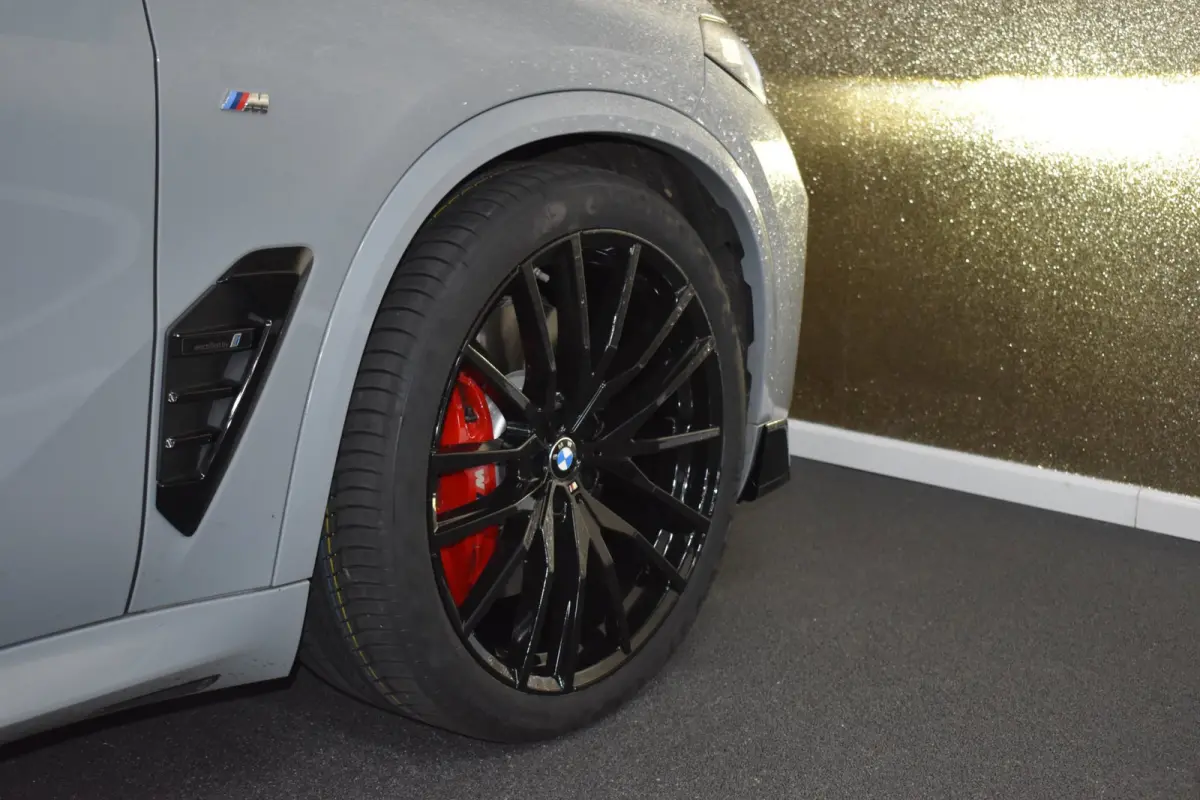 XDrive50e M-Sport Pro 489pk | AKRAPOVIC | ACHTERASBESTURING