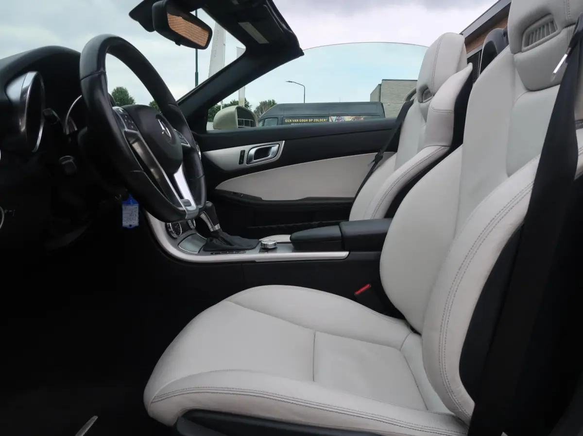 200 Aut MAGIC SKY-PANORAMADAK|CARPLAY|VLEUGELDEUREN|AIRSCARF|AIRCO|BLUETOOTH