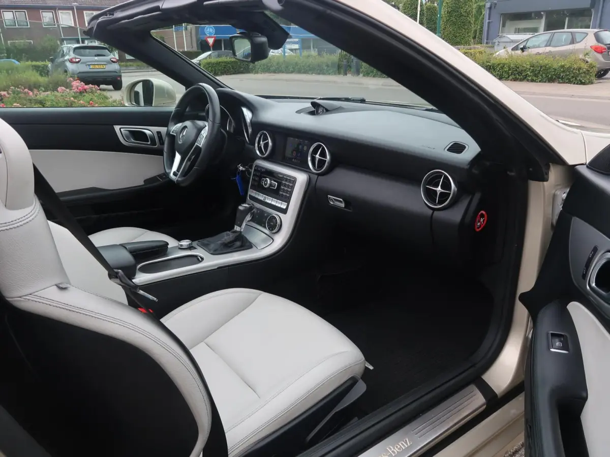 200 Aut MAGIC SKY-PANORAMADAK|CARPLAY|VLEUGELDEUREN|AIRSCARF|AIRCO|BLUETOOTH