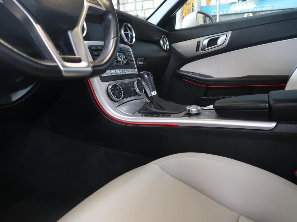 200 Aut MAGIC SKY-PANORAMADAK|CARPLAY|VLEUGELDEUREN|AIRSCARF|AIRCO|BLUETOOTH