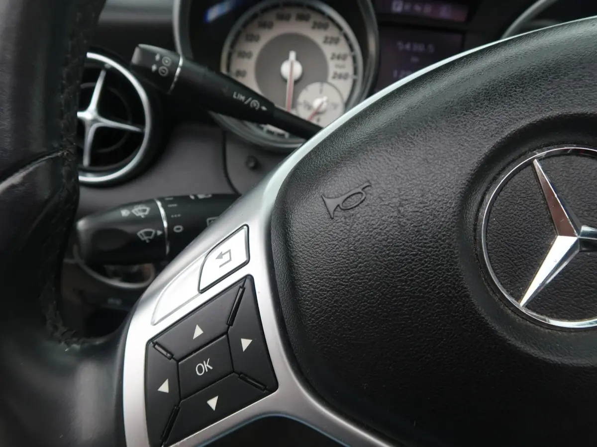200 Aut MAGIC SKY-PANORAMADAK|CARPLAY|VLEUGELDEUREN|AIRSCARF|AIRCO|BLUETOOTH