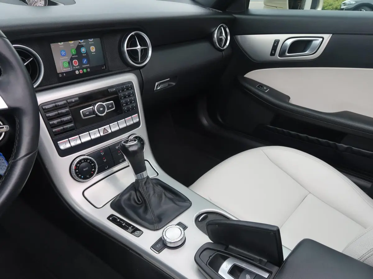 200 Aut MAGIC SKY-PANORAMADAK|CARPLAY|VLEUGELDEUREN|AIRSCARF|AIRCO|BLUETOOTH