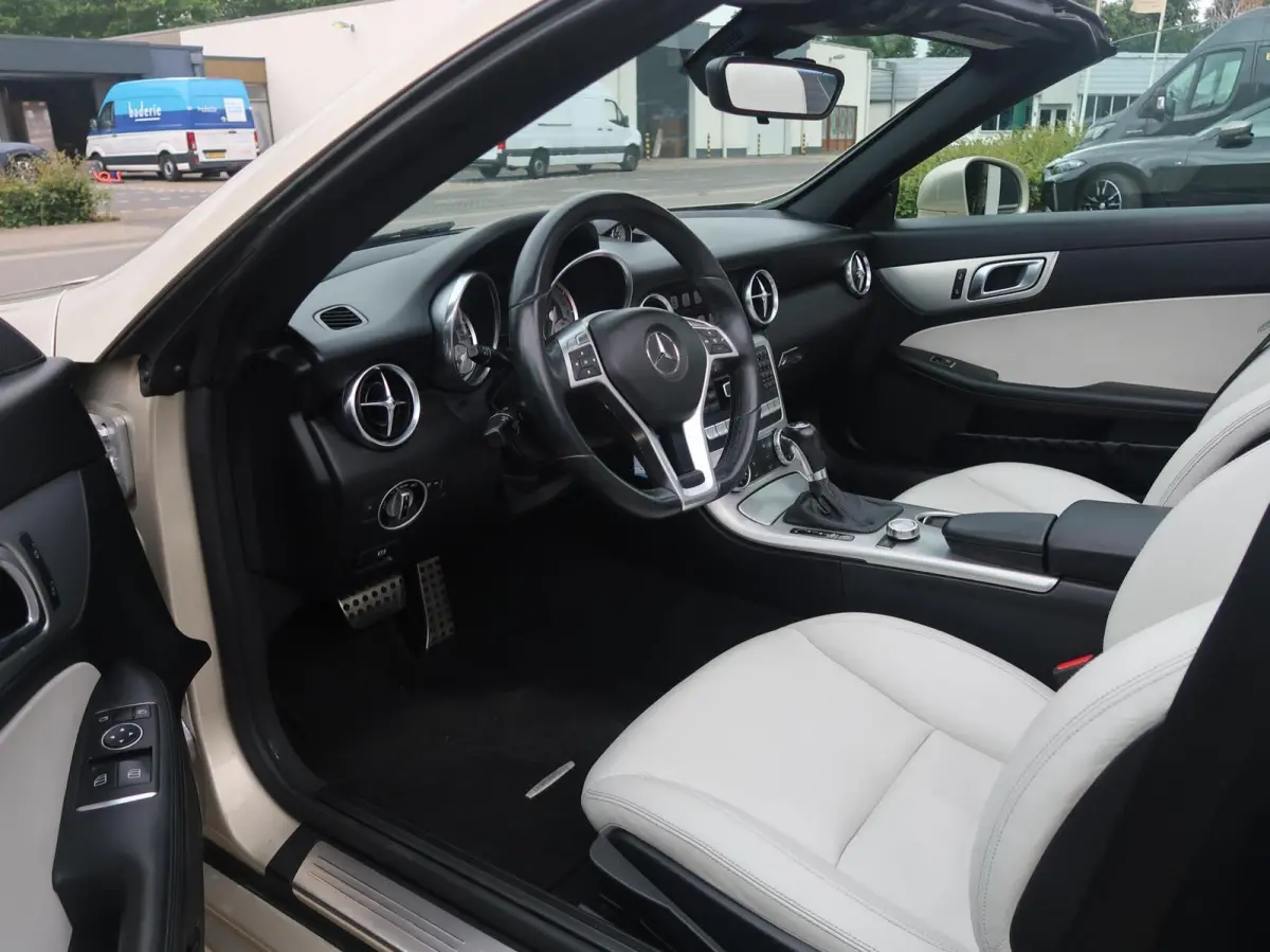 200 Aut MAGIC SKY-PANORAMADAK|CARPLAY|VLEUGELDEUREN|AIRSCARF|AIRCO|BLUETOOTH