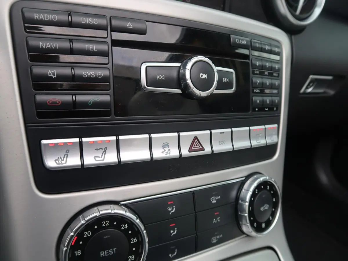 200 Aut MAGIC SKY-PANORAMADAK|CARPLAY|VLEUGELDEUREN|AIRSCARF|AIRCO|BLUETOOTH