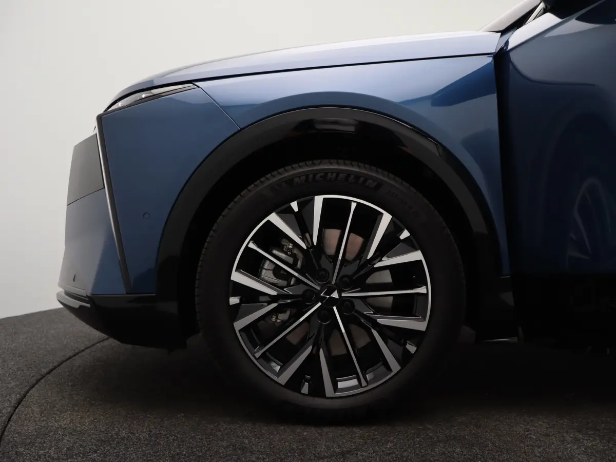 E-Tense Etoile 74 kWh | Nu in de showroom | Focal | leder | Stoel verw. + verkoeling | Massage | Panoramadak | 8 jaar garantie |