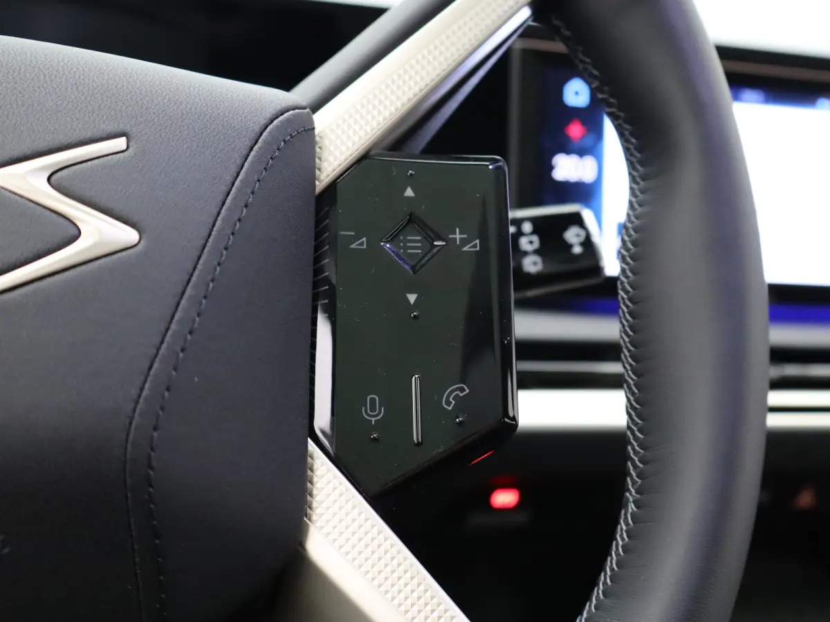 E-Tense Etoile 74 kWh | Nu in de showroom | Focal | leder | Stoel verw. + verkoeling | Massage | Panoramadak | 8 jaar garantie |