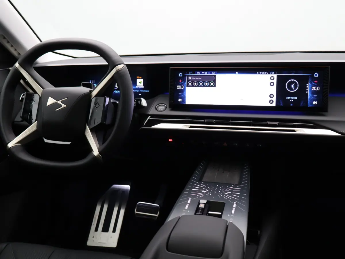 E-Tense Etoile 74 kWh | Nu in de showroom | Focal | leder | Stoel verw. + verkoeling | Massage | Panoramadak | 8 jaar garantie |