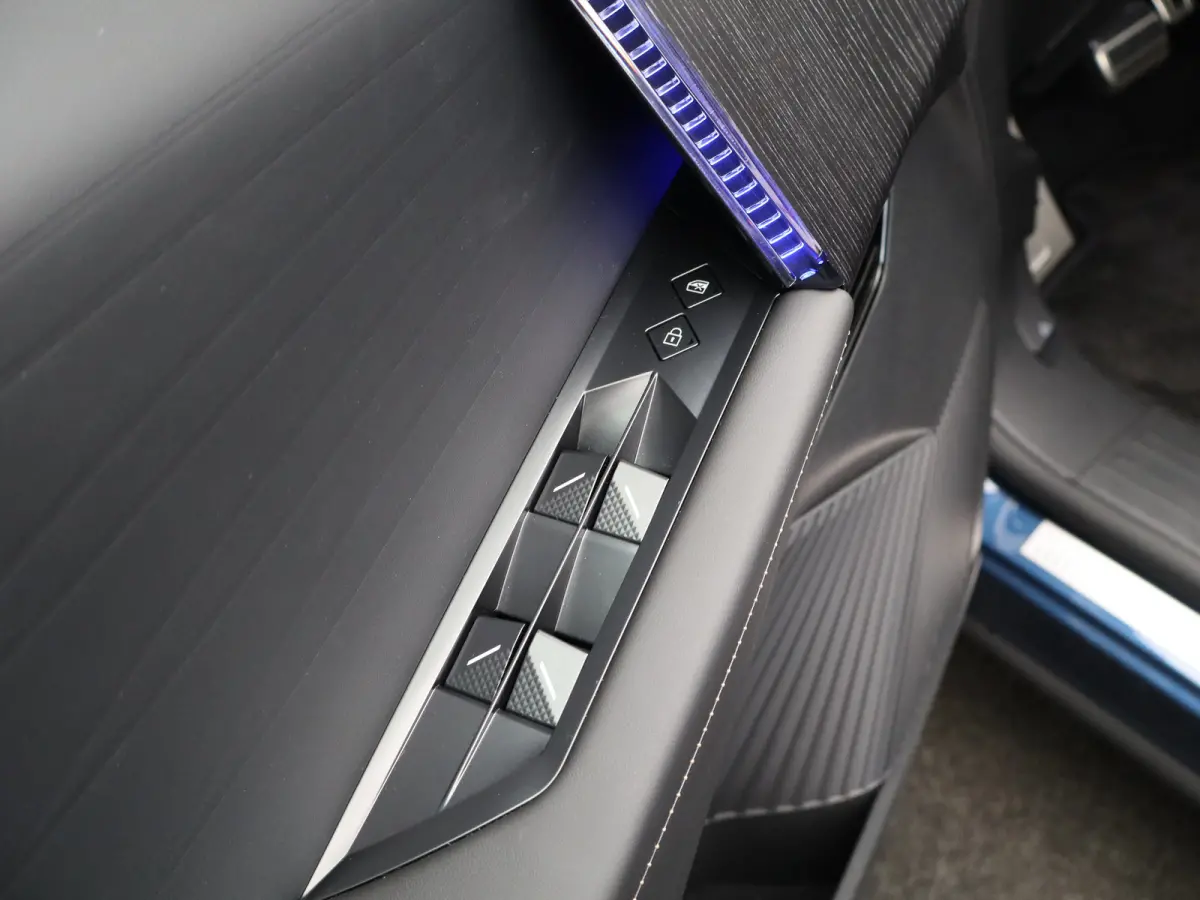 E-Tense Etoile 74 kWh | Nu in de showroom | Focal | leder | Stoel verw. + verkoeling | Massage | Panoramadak | 8 jaar garantie |