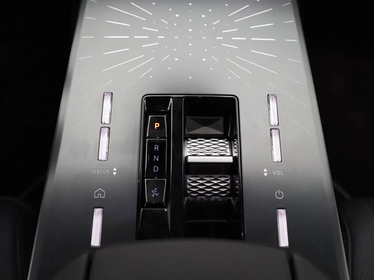 E-Tense Etoile 74 kWh | Nu in de showroom | Focal | leder | Stoel verw. + verkoeling | Massage | Panoramadak | 8 jaar garantie |