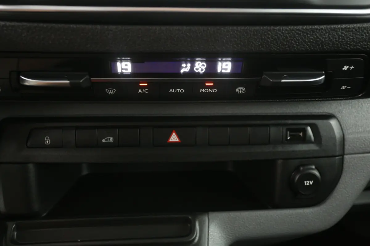 Citroën e-Jumpy 75 kWh L3H1 | Snelladen | SOH 91% | Clima | Camera | Cruise | 3 Zits | Carplay | Parkeersens.