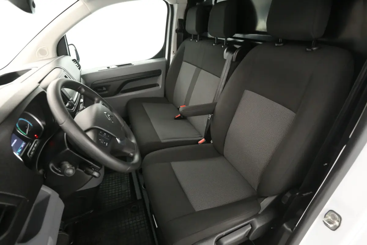 Citroën e-Jumpy 75 kWh L3H1 | Snelladen | SOH 91% | Clima | Camera | Cruise | 3 Zits | Carplay | Parkeersens.