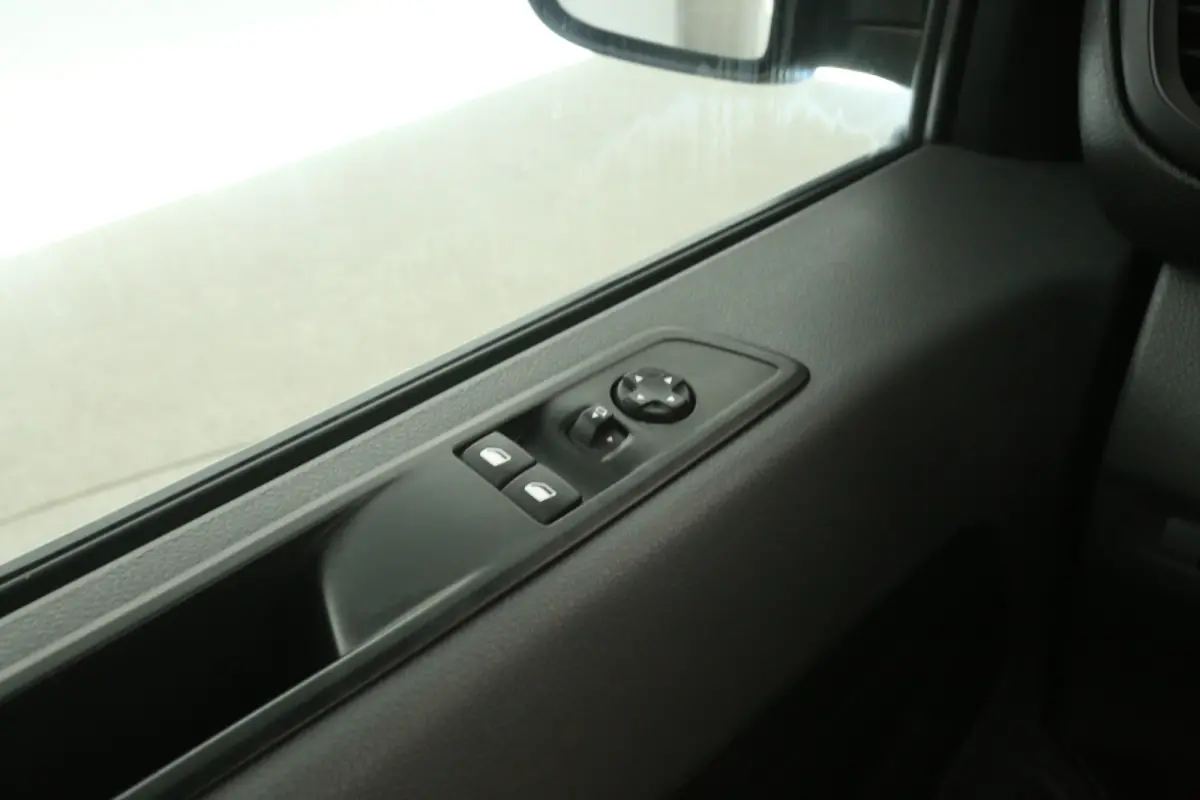 Citroën e-Jumpy 75 kWh L3H1 | Snelladen | SOH 91% | Clima | Camera | Cruise | 3 Zits | Carplay | Parkeersens.