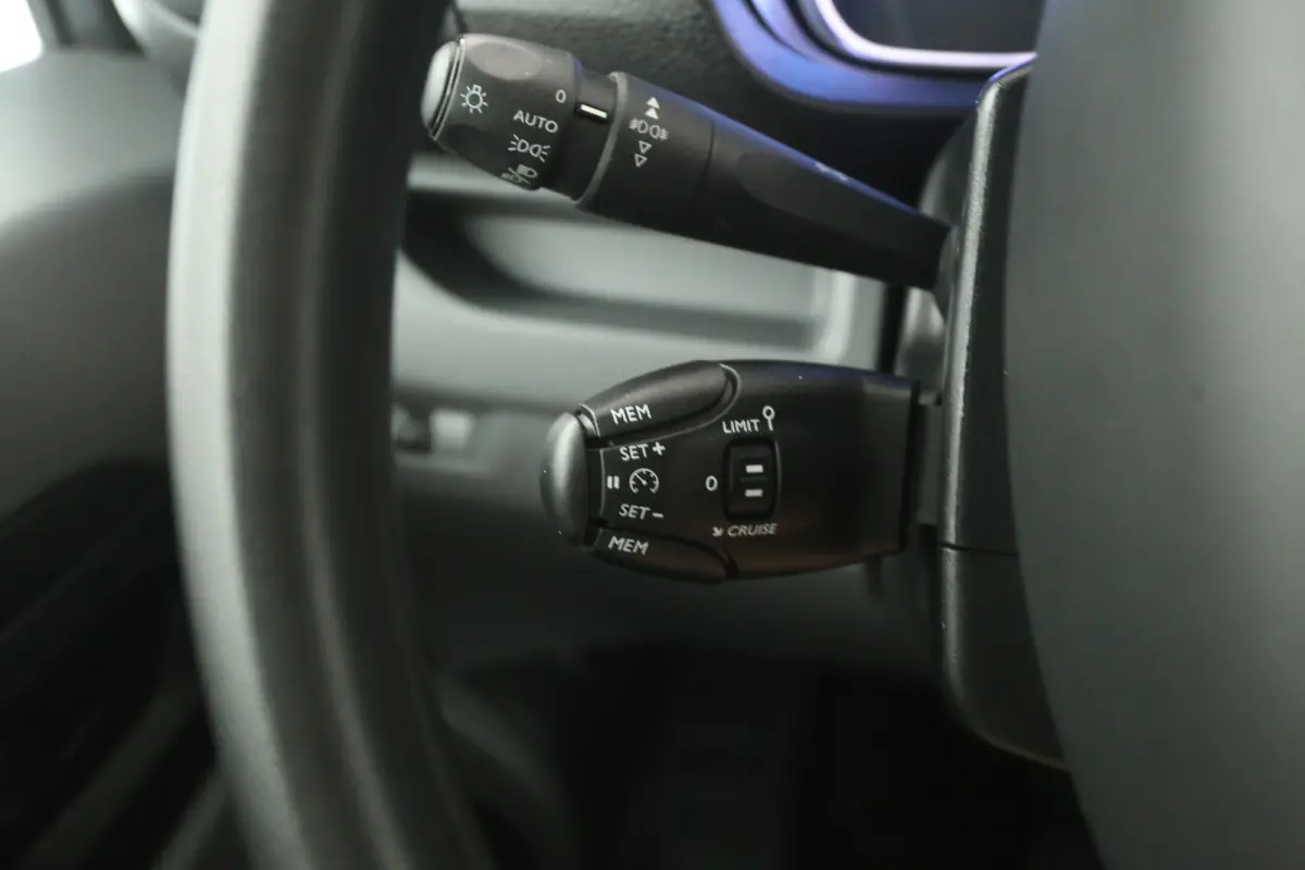 Citroën e-Jumpy 75 kWh L3H1 | Snelladen | SOH 91% | Clima | Camera | Cruise | 3 Zits | Carplay | Parkeersens.