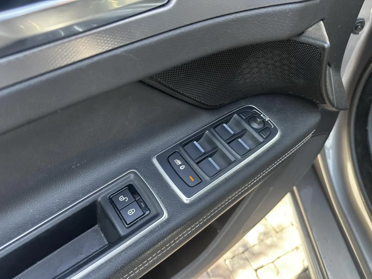 2.0d Chequered Flag R Sport Panoramadak Carplay Stoelverw.