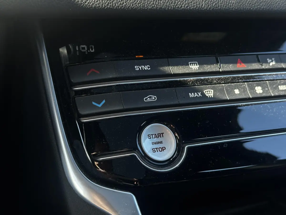 2.0d Chequered Flag R Sport Panoramadak Carplay Stoelverw.