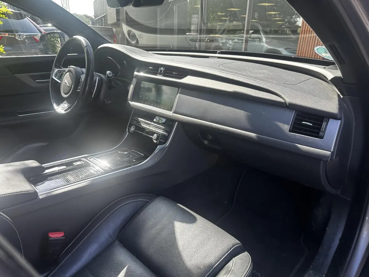 2.0d Chequered Flag R Sport Panoramadak Carplay Stoelverw.