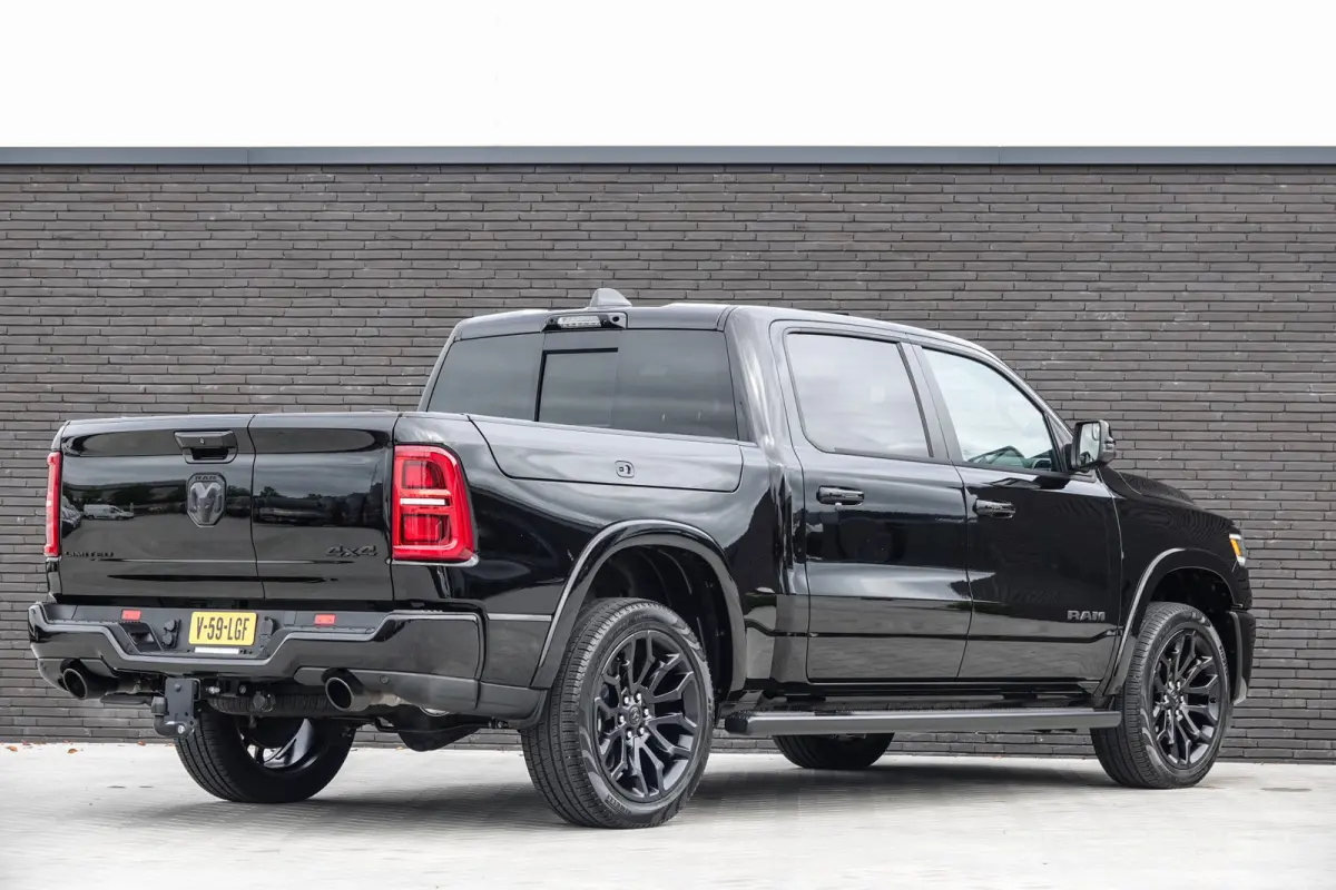1500 3.0L 6-Cilinder High Output 548Pk 4x4 Crew Cab | Limited | Night Edition | Luchtvering | Panoramadak | Trekhaak | 22''