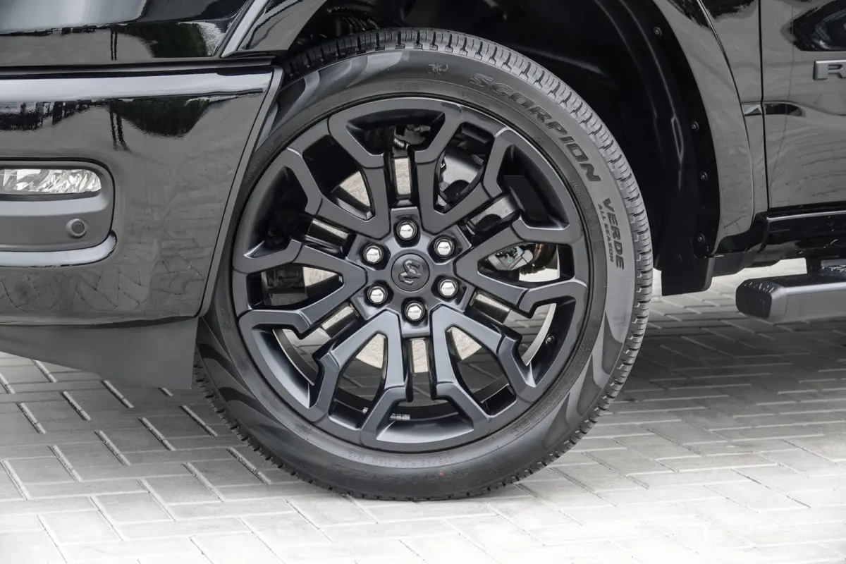 1500 3.0L 6-Cilinder High Output 548Pk 4x4 Crew Cab | Limited | Night Edition | Luchtvering | Panoramadak | Trekhaak | 22''
