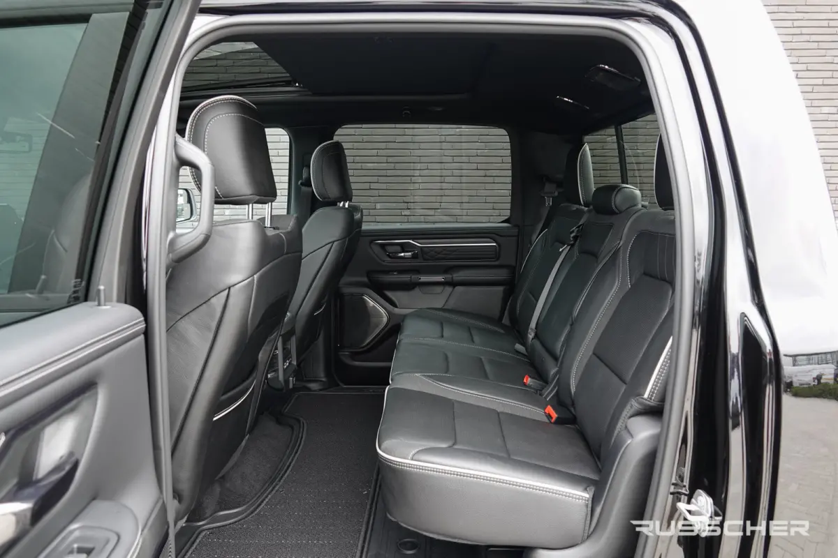 1500 3.0L 6-Cilinder High Output 548Pk 4x4 Crew Cab | Limited | Night Edition | Luchtvering | Panoramadak | Trekhaak | 22''