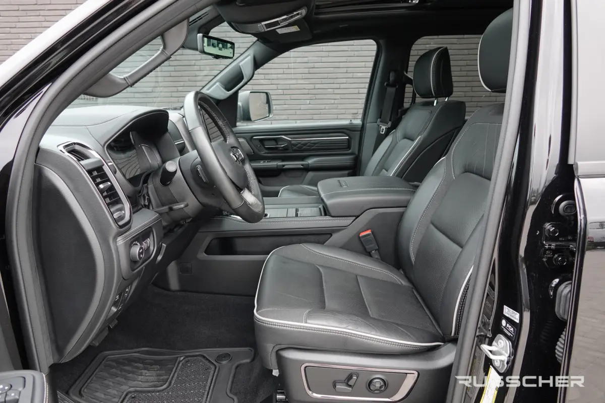 1500 3.0L 6-Cilinder High Output 548Pk 4x4 Crew Cab | Limited | Night Edition | Luchtvering | Panoramadak | Trekhaak | 22''