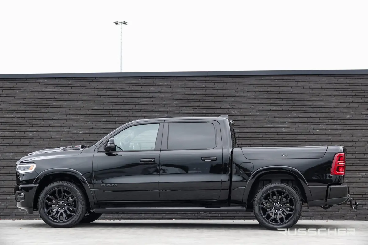 1500 3.0L 6-Cilinder High Output 548Pk 4x4 Crew Cab | Limited | Night Edition | Luchtvering | Panoramadak | Trekhaak | 22''