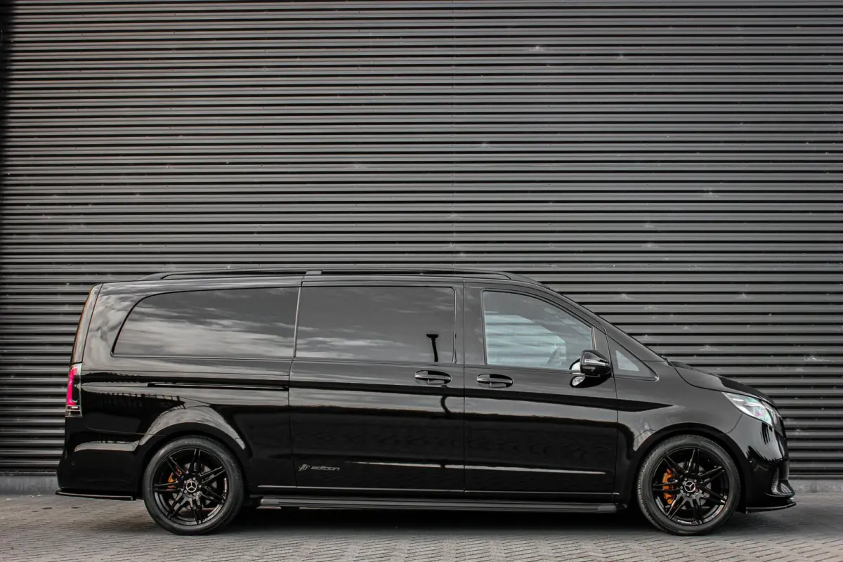 300d L3 240PK JB-EDITION EXTRA LANG / ELEK-SCHUIFDEUREN / NIGHT EDITION / DUBBEL CABINE DC /STOELVERWAMING