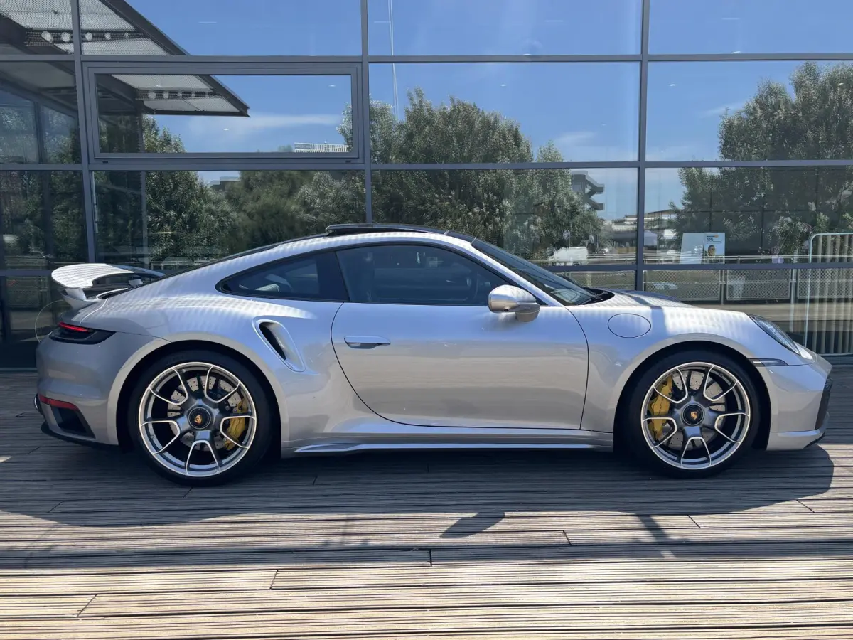 3.8 Turbo S | BURMESTER | STOELVENTILATIE | LIFTSYSTEEM | NL GELEVERD | DEALER ONDERHOUDEN | KERAMISCH | ACHTERASBESTURING | PVT + | PDLS + | 18-WEG STOELEN | SPORTUITLAATSYSTEEM EXC-OPTIK |