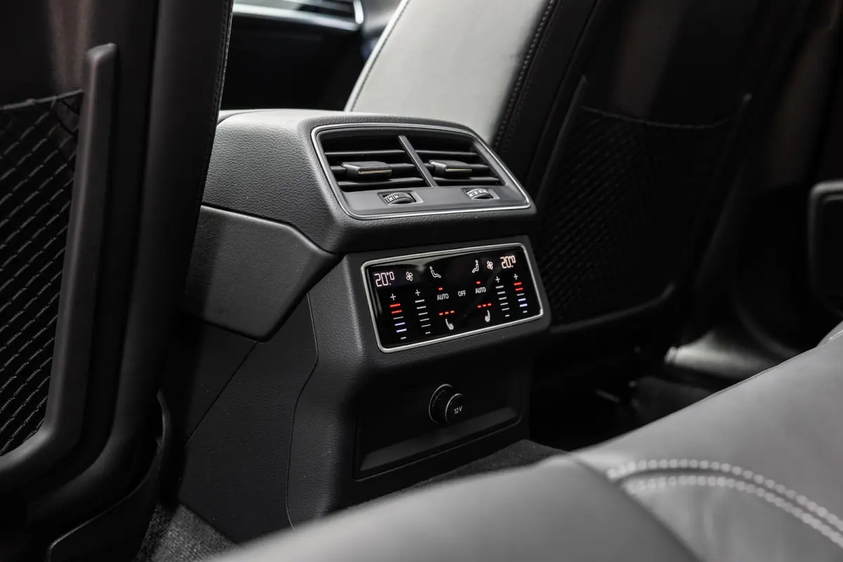 55 TFSIe 367pk PHEV Quattro Pro Line S Competition | Panoramadak | Exclusive Kleur | Stuurverwarming | Trekhaak | Adaptief Onderstel | Keyless