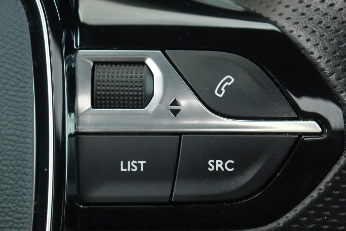 1.2 GT | Pano | Stoelverw. | Adaptive | Camera | Pdc | Keyless | Drive Assist | | Pano | Stoelverw. | Adaptive | Camera | Pdc | Keyless | Drive Assist |