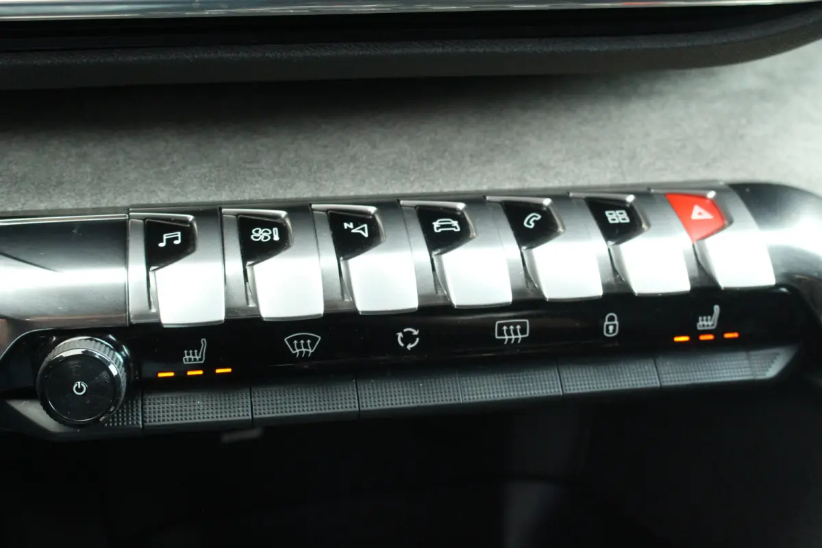 1.2 GT | Pano | Stoelverw. | Adaptive | Camera | Pdc | Keyless | Drive Assist | | Pano | Stoelverw. | Adaptive | Camera | Pdc | Keyless | Drive Assist |