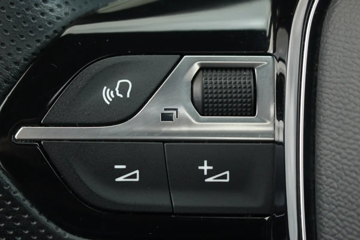 1.2 GT | Pano | Stoelverw. | Adaptive | Camera | Pdc | Keyless | Drive Assist | | Pano | Stoelverw. | Adaptive | Camera | Pdc | Keyless | Drive Assist |