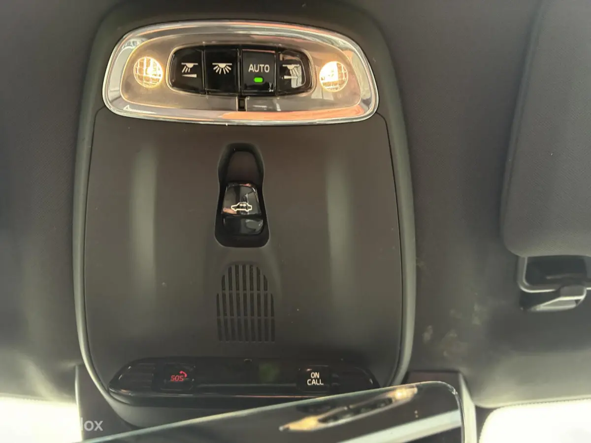 2.0 T8 Twin Engine AWD R-Design 7-Persoons | 11/2017 | 215.000 km | Grijs Metallic