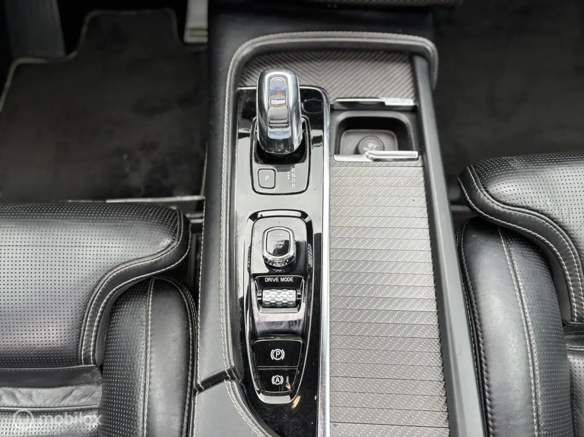 2.0 T8 Twin Engine AWD R-Design 7-Persoons | 11/2017 | 215.000 km | Grijs Metallic