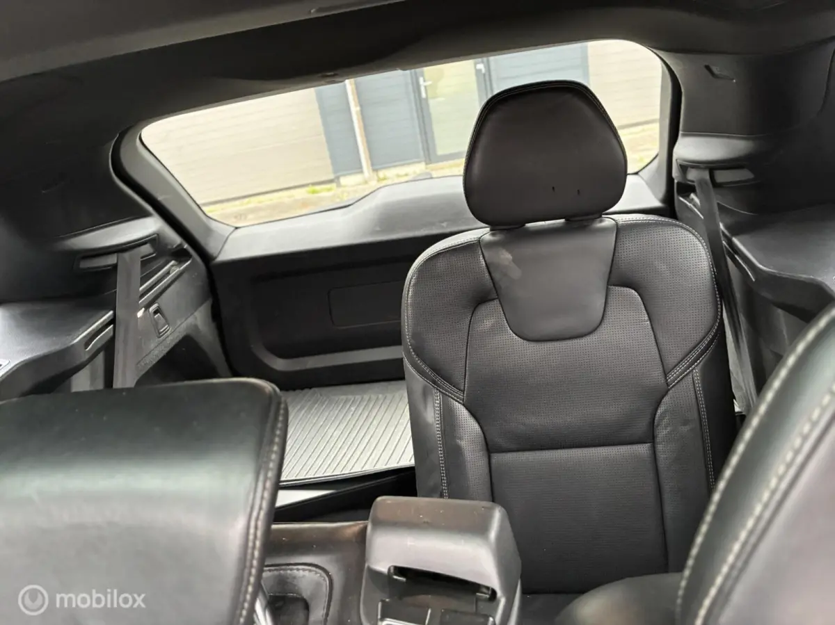2.0 T8 Twin Engine AWD R-Design 7-Persoons | 11/2017 | 215.000 km | Grijs Metallic