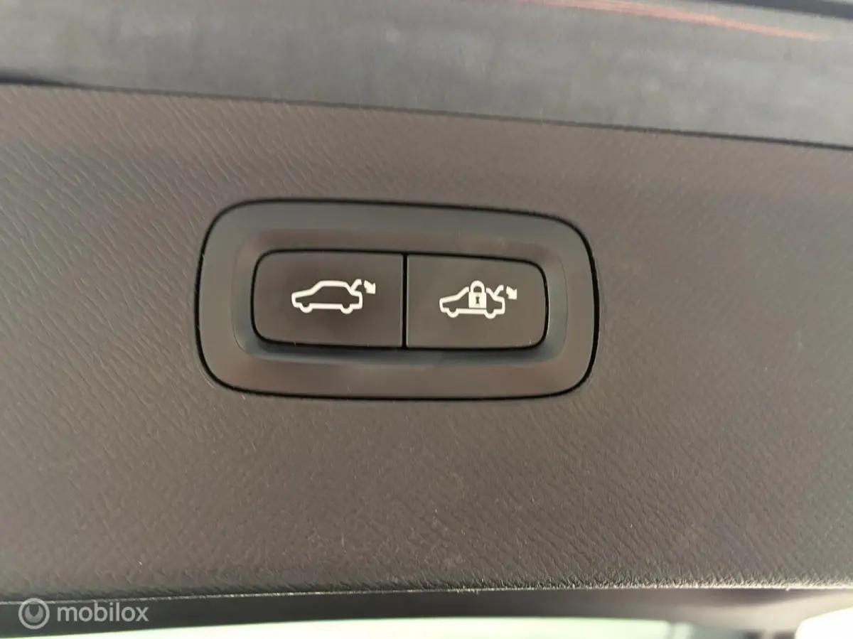 2.0 T8 Twin Engine AWD R-Design 7-Persoons | 11/2017 | 215.000 km | Grijs Metallic