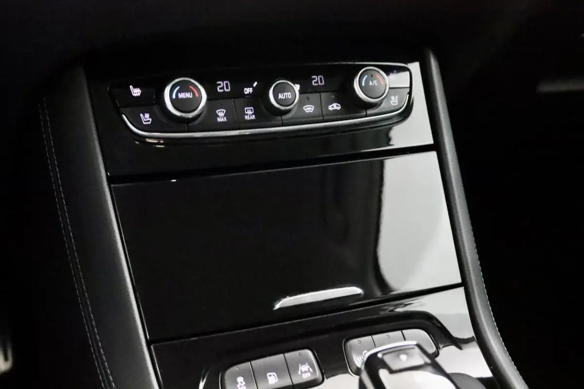 1.6 Turbo Hybrid4 Innovation antraciet