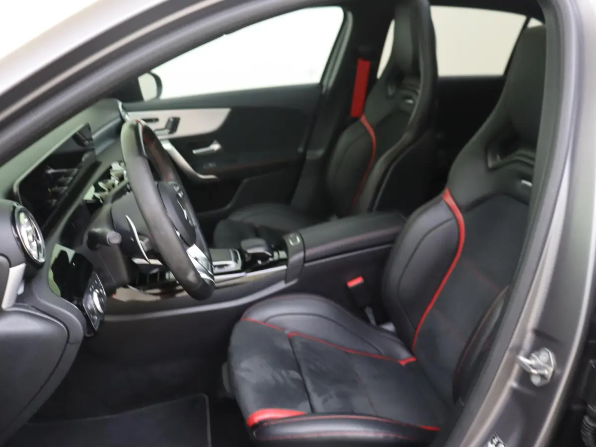 AMG 45 S 4MATIC+ Premium Plus / Panoramadak/ Aero/ 19 inch/ Perf. Stoelen/ NL Auto