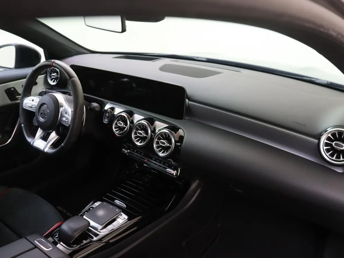 AMG 45 S 4MATIC+ Premium Plus / Panoramadak/ Aero/ 19 inch/ Perf. Stoelen/ NL Auto