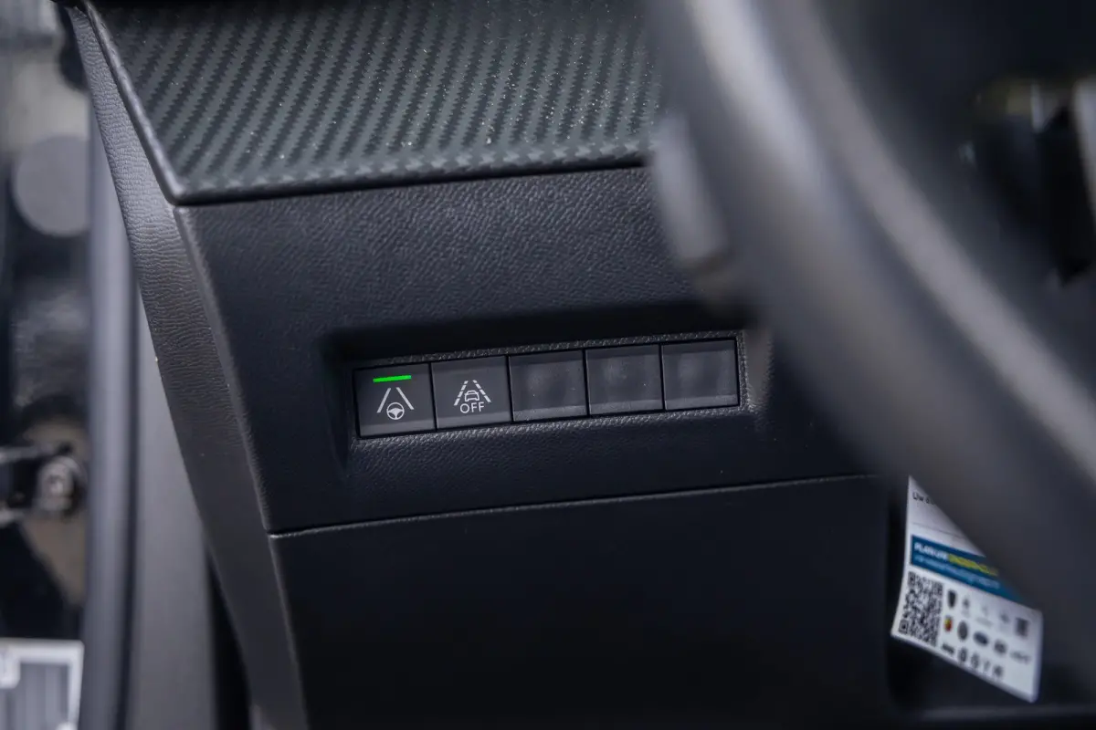 EV GT Pack 50 kWh | (Elektrisch) panorama-dak | Cruise adaptief | Camera | Apple Carplay/Android Auto | Lederen/alcantara bekleding | Stoel verwarming | Keyless | Digitaal dashboard | Achter
